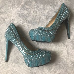 Two Lips Platform Pumps
